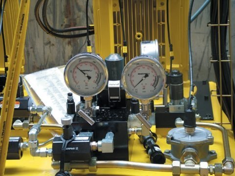 G2511L, Гидравлический Манометр, 2,50 дюйма. Лицо, Нижнее крепление, Заполнено глицерином, максимум 200 фунтов на квадратный дюйм