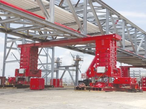 JS750, 840 Тонн, Система Домкрата