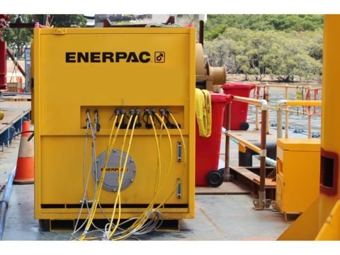 SHS45520AJ, Синхронная Подъемная система, 4 Цилиндра, Грузоподъемность 240 Тонн, Ход 19 дюймов, Система Автоматического управления, 460-480 В переменного тока, 60 Гц