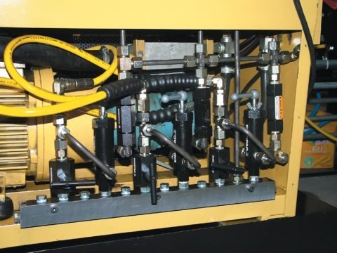 V66, Обратный клапан с ручным управлением со встроенным предохранительным клапаном